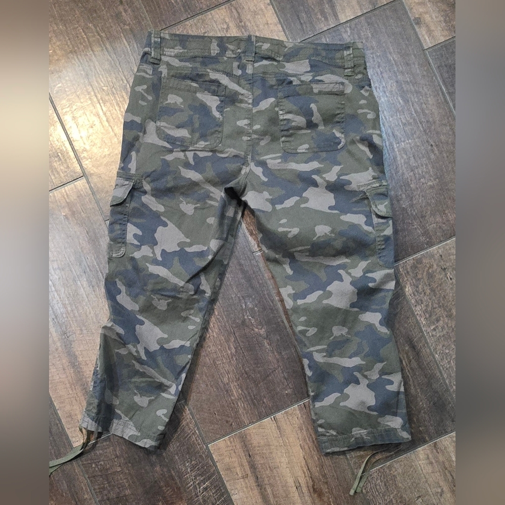Women's Camo Capri Pants - Picture 2 of 4